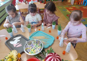 ,,Eksperymenty z jajkiem” - Wielkanocne warsztaty z KidsLab w grupie V