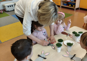 Wielkanocne zabawy plastyczne w grupie IX