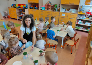 Wielkanocne zabawy plastyczne w grupie IX