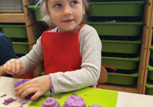 Wielkanocne zabawy plastyczne w grupie IX