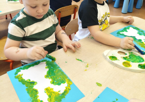 Wielkanocne zabawy plastyczne w grupie IX