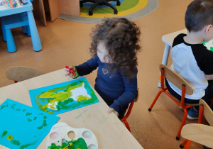 Wielkanocne zabawy plastyczne w grupie IX