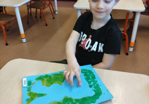 Wielkanocne zabawy plastyczne w grupie IX