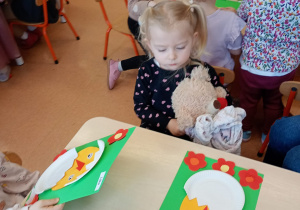 Wielkanocne zabawy plastyczne w grupie IX