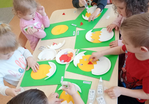 Wielkanocne zabawy plastyczne w grupie IX