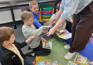 ,,Spotkanie z Książką” – Wycieczka do Biblioteki grupy IV i V