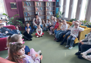 ,,Spotkanie z Książką” – Wycieczka do Biblioteki grupy IV i V