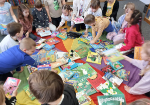 ,,Spotkanie z Książką” – Wycieczka do Biblioteki grupy IV i V