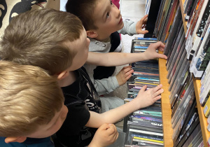 ,,Spotkanie z Książką” – Wycieczka do Biblioteki grupy IV i V