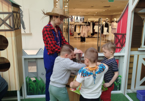 „Nauka przez zabawę – od pola do stołu” – zajęcia edukacyjne w CH FERIO – grupa XII