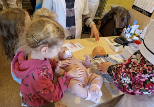 KTO NAM POMOŻE ? – grupa X z wizytą w gabinecie pielęgniarki i położnej środowiskowej.