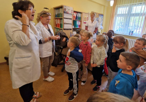 KTO NAM POMOŻE ? – grupa X z wizytą w gabinecie pielęgniarki i położnej środowiskowej.