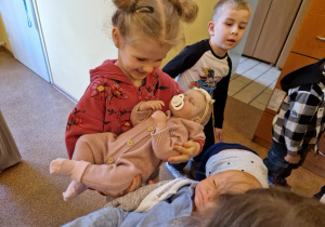 KTO NAM POMOŻE ? – grupa X z wizytą w gabinecie pielęgniarki i położnej środowiskowej.