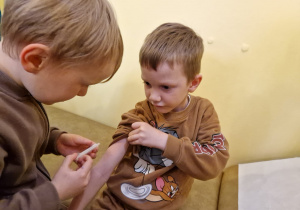 KTO NAM POMOŻE ? – grupa X z wizytą w gabinecie pielęgniarki i położnej środowiskowej.