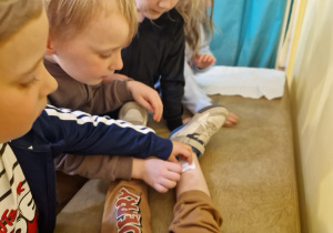 KTO NAM POMOŻE ? – grupa X z wizytą w gabinecie pielęgniarki i położnej środowiskowej.