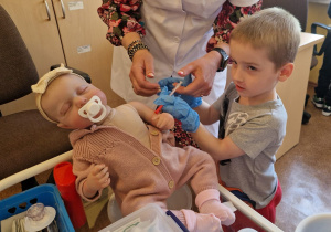 KTO NAM POMOŻE ? – grupa X z wizytą w gabinecie pielęgniarki i położnej środowiskowej.