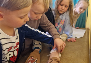 KTO NAM POMOŻE ? – grupa X z wizytą w gabinecie pielęgniarki i położnej środowiskowej.