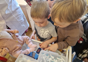 KTO NAM POMOŻE ? – grupa X z wizytą w gabinecie pielęgniarki i położnej środowiskowej.