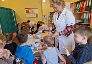 KTO NAM POMOŻE ? – grupa X z wizytą w gabinecie pielęgniarki i położnej środowiskowej.