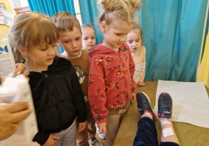 KTO NAM POMOŻE ? – grupa X z wizytą w gabinecie pielęgniarki i położnej środowiskowej.