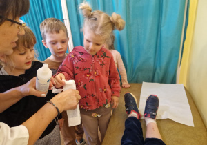 KTO NAM POMOŻE ? – grupa X z wizytą w gabinecie pielęgniarki i położnej środowiskowej.