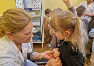 KTO NAM POMOŻE ? – grupa X z wizytą w gabinecie pielęgniarki i położnej środowiskowej.