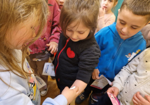 KTO NAM POMOŻE ? – grupa X z wizytą w gabinecie pielęgniarki i położnej środowiskowej.