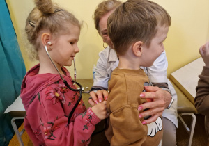 KTO NAM POMOŻE ? – grupa X z wizytą w gabinecie pielęgniarki i położnej środowiskowej.