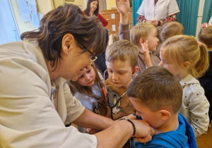 KTO NAM POMOŻE ? – grupa X z wizytą w gabinecie pielęgniarki i położnej środowiskowej.