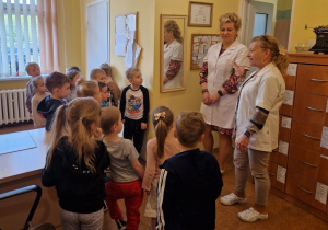 KTO NAM POMOŻE ? – grupa X z wizytą w gabinecie pielęgniarki i położnej środowiskowej.