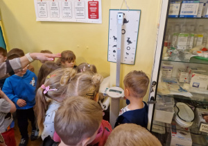 KTO NAM POMOŻE ? – grupa X z wizytą w gabinecie pielęgniarki i położnej środowiskowej.
