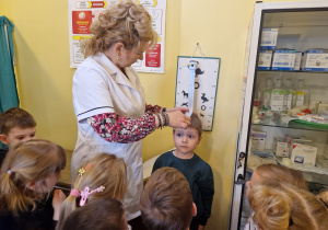 KTO NAM POMOŻE ? – grupa X z wizytą w gabinecie pielęgniarki i położnej środowiskowej.