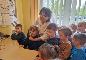 KTO NAM POMOŻE ? – grupa X z wizytą w gabinecie pielęgniarki i położnej środowiskowej.