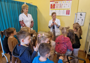 KTO NAM POMOŻE ? – grupa X z wizytą w gabinecie pielęgniarki i położnej środowiskowej.