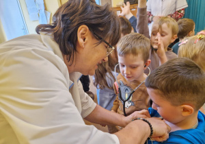 KTO NAM POMOŻE ? – grupa X z wizytą w gabinecie pielęgniarki i położnej środowiskowej.