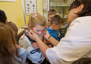 KTO NAM POMOŻE ? – grupa X z wizytą w gabinecie pielęgniarki i położnej środowiskowej.