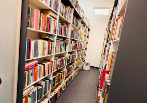 Miłe odwiedziny w Gninie Krzymów, czyli wycieczka do Urzędu Gminy oraz Gminnej Biblioteki Publicznej- gr. XI i XII