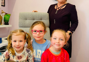 Miłe odwiedziny w Gninie Krzymów, czyli wycieczka do Urzędu Gminy oraz Gminnej Biblioteki Publicznej- gr. XI i XII