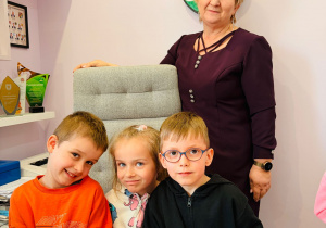 Miłe odwiedziny w Gninie Krzymów, czyli wycieczka do Urzędu Gminy oraz Gminnej Biblioteki Publicznej- gr. XI i XII