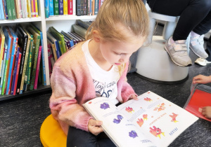 Miłe odwiedziny w Gninie Krzymów, czyli wycieczka do Urzędu Gminy oraz Gminnej Biblioteki Publicznej- gr. XI i XII