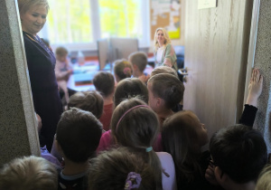 Miłe odwiedziny w Gninie Krzymów, czyli wycieczka do Urzędu Gminy oraz Gminnej Biblioteki Publicznej- gr. XI i XII