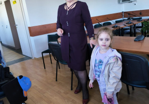 Miłe odwiedziny w Gninie Krzymów, czyli wycieczka do Urzędu Gminy oraz Gminnej Biblioteki Publicznej- gr. XI i XII