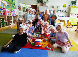 „Rodzinna porcja zdrowia”- czyli spotkanie w gr. XII z mamusią Antosi, mamusią Jasia i babcią Jaśminki