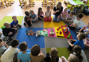 „Rodzinna porcja zdrowia”- czyli spotkanie w gr. XII z mamusią Antosi, mamusią Jasia i babcią Jaśminki