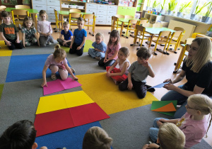 „Rodzinna porcja zdrowia”- czyli spotkanie w gr. XII z mamusią Antosi, mamusią Jasia i babcią Jaśminki