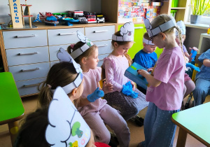 „Rodzinna porcja zdrowia”- czyli spotkanie w gr. XII z mamusią Antosi, mamusią Jasia i babcią Jaśminki