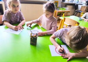 „Rodzinna porcja zdrowia”- czyli spotkanie w gr. XII z mamusią Antosi, mamusią Jasia i babcią Jaśminki