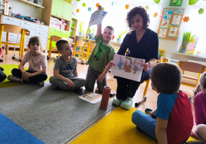 „Rodzinna porcja zdrowia”- czyli spotkanie w gr. XII z mamusią Antosi, mamusią Jasia i babcią Jaśminki