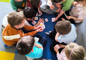 „Rodzinna porcja zdrowia”- czyli spotkanie w gr. XII z mamusią Antosi, mamusią Jasia i babcią Jaśminki