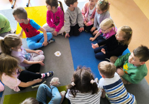 „Rodzinna porcja zdrowia”- czyli spotkanie w gr. XII z mamusią Antosi, mamusią Jasia i babcią Jaśminki